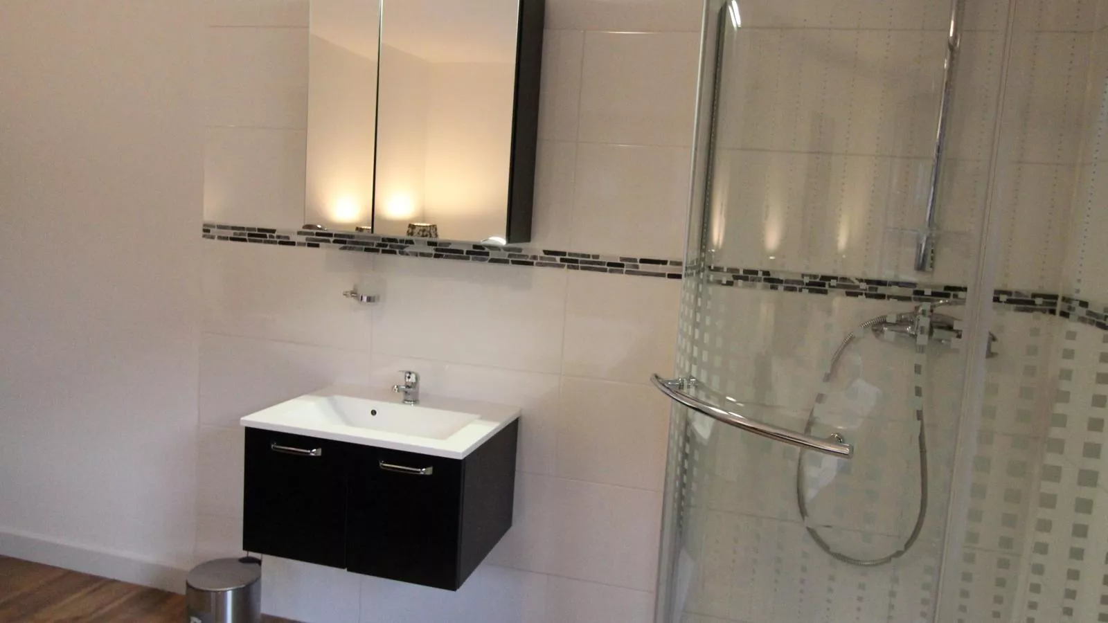Neva S Saalbach-Bathroom