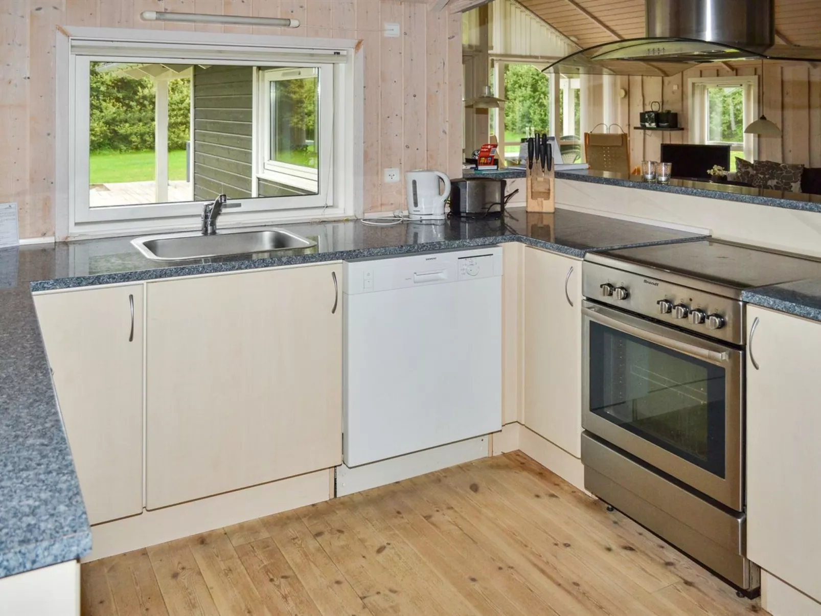 "Åsta" - 1.7km from the sea-Drinnen