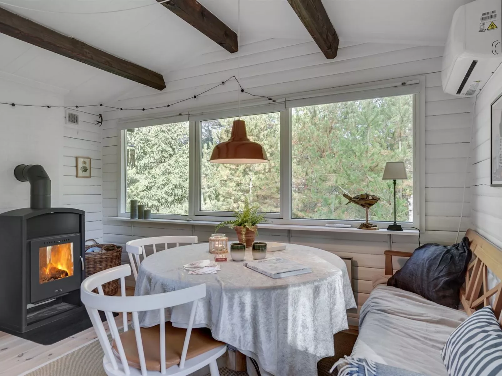 "Susannah" -  from the sea-Drinnen