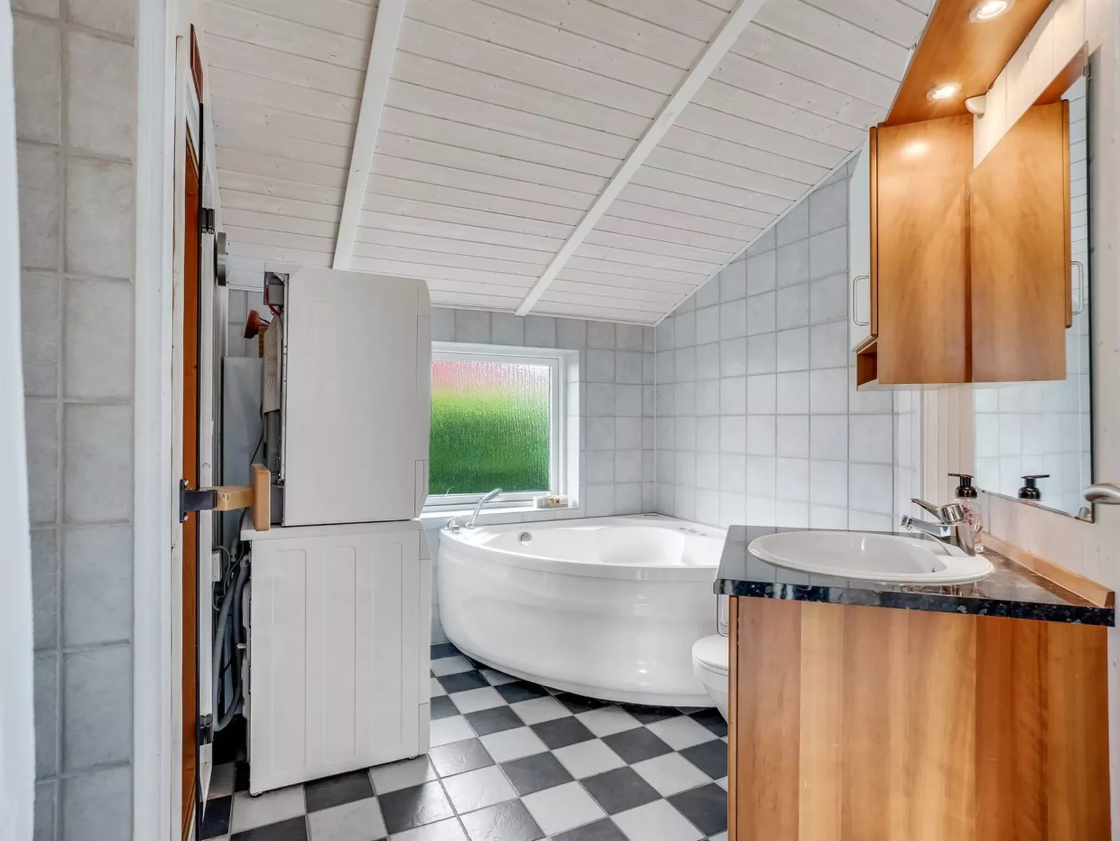 "Birtir" - 1.2km from the sea-Inside