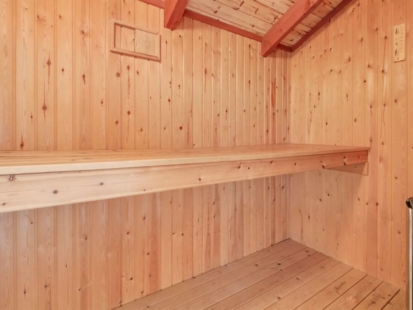 "Lowe" -  from the sea-Dedans