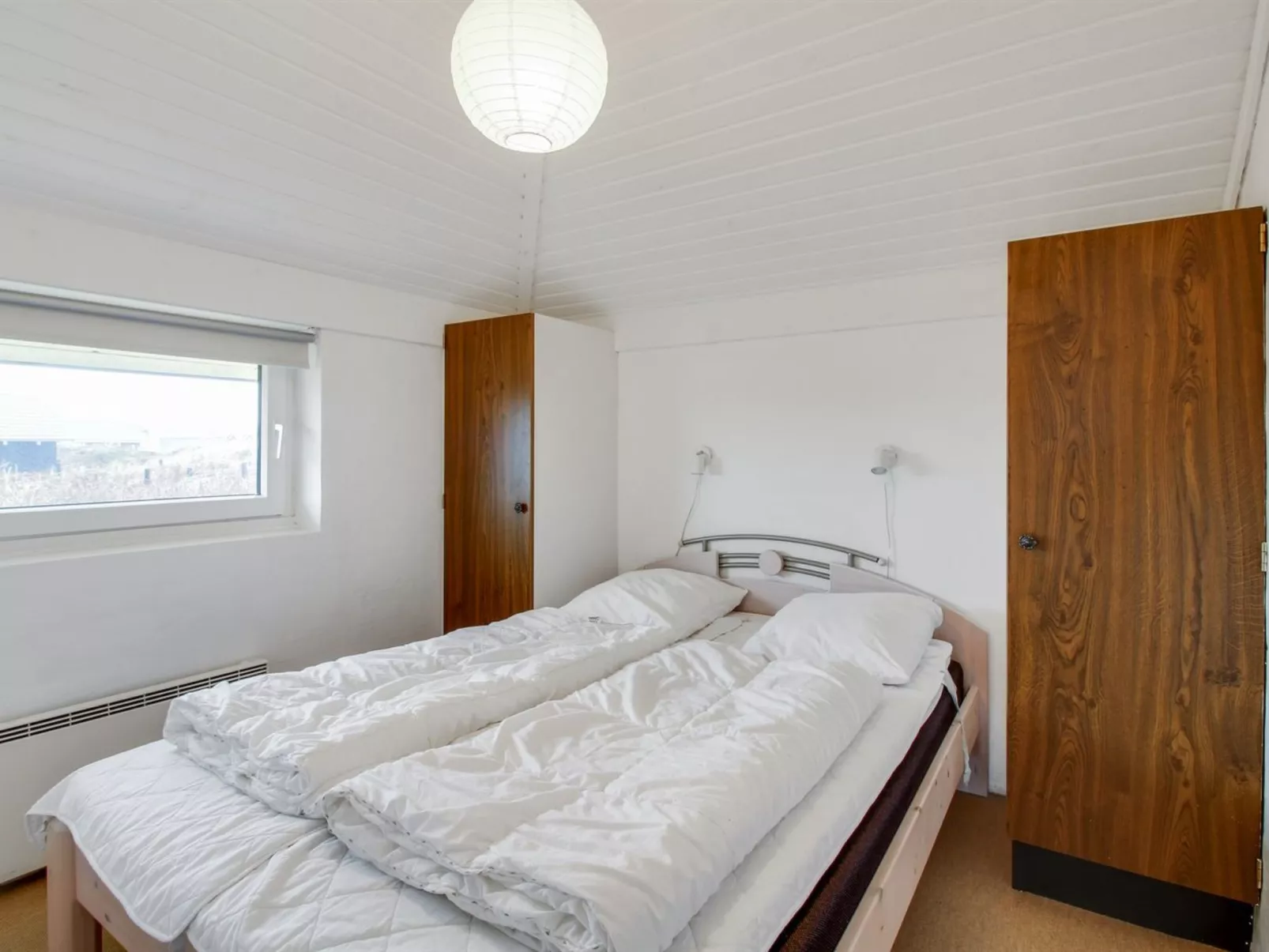 "Jænis" -  from the sea-Drinnen