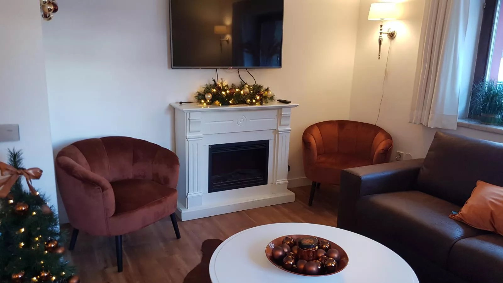 Neva Saalbach-Living room
