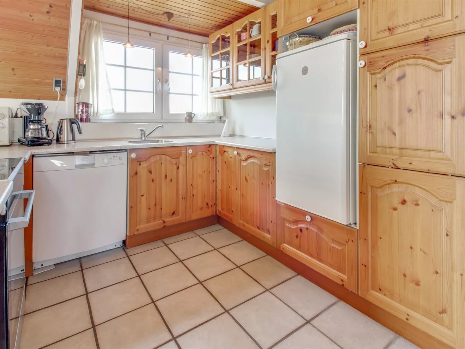 "Edvard" - 400m from the sea-Dedans