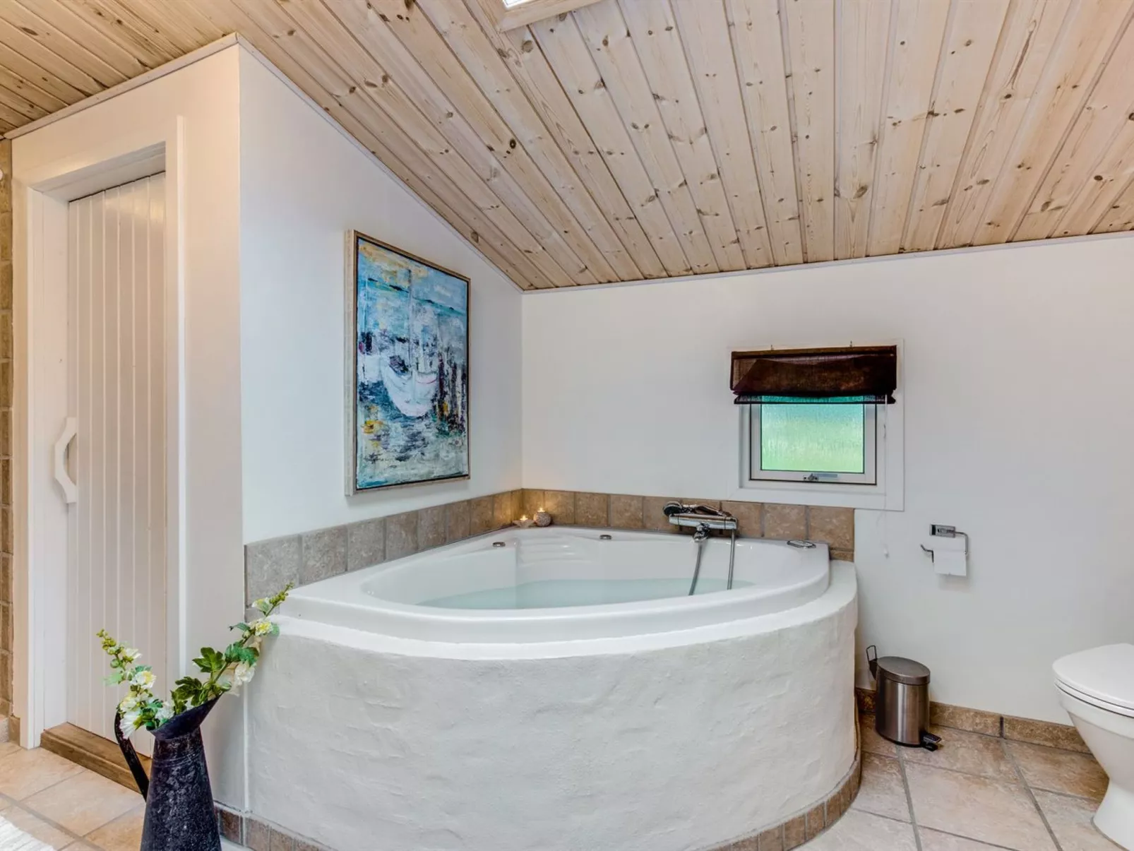 "Emeline" - 1.7km from the sea-Inside