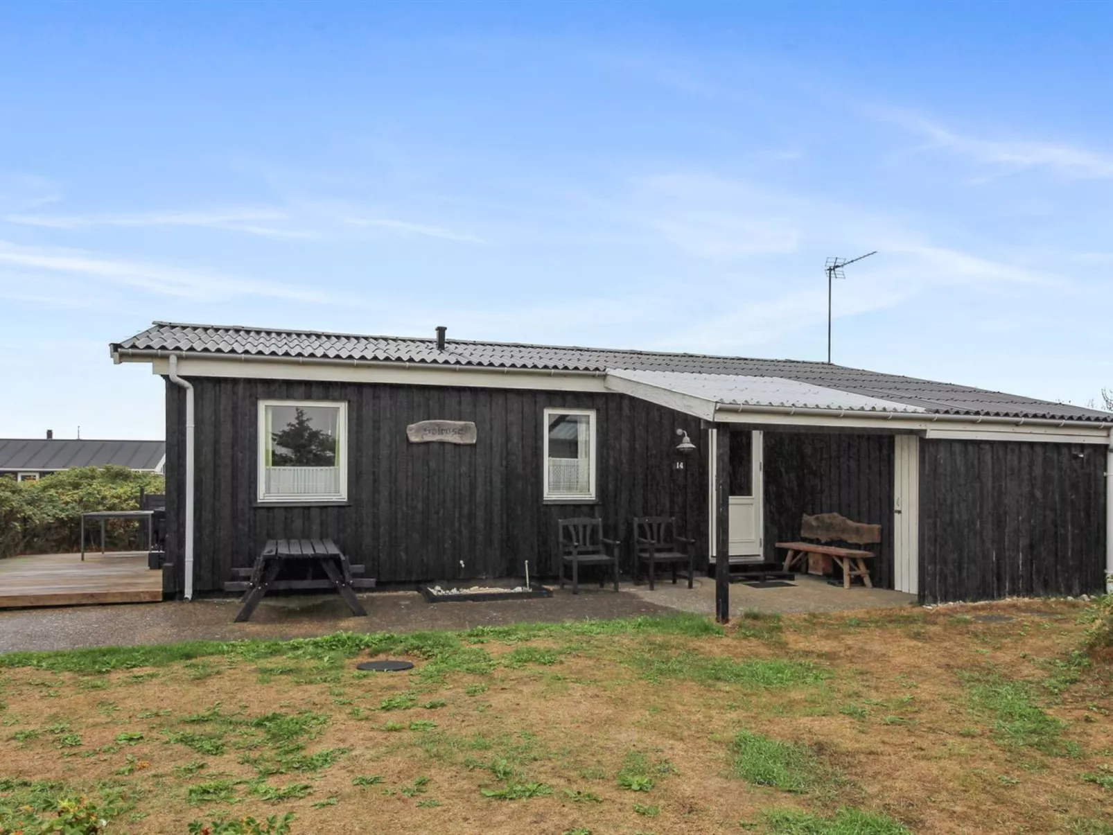 "Jerk" - 250m from the sea-Outside