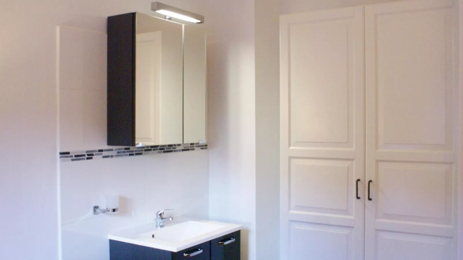 Neva Saalbach-Bathroom