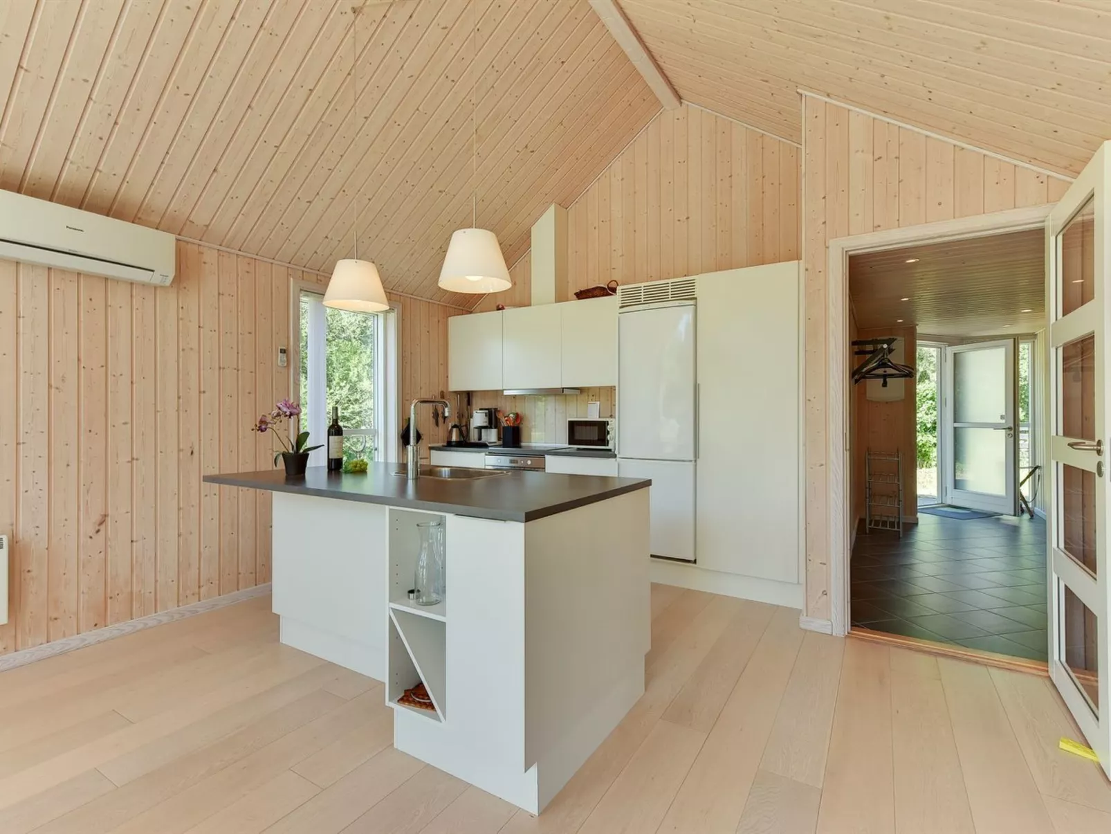 "Erich" - 1.8km from the sea-Dedans