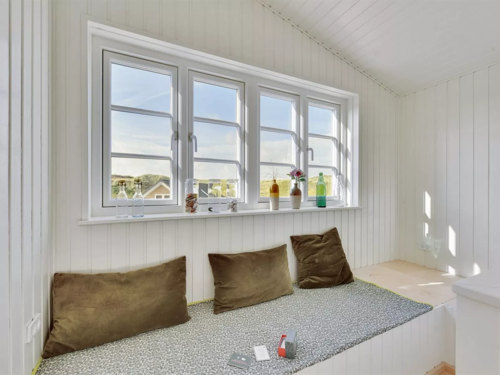 "Ayu" - 100m from the sea-Drinnen