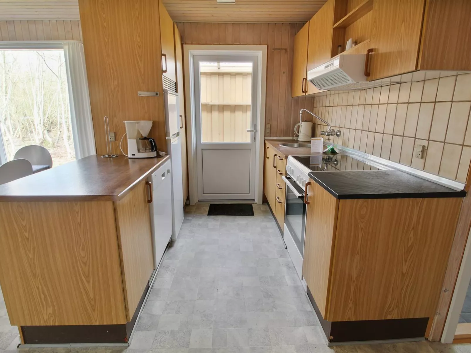 "Svanhild" - 1.2km from the sea-Inside