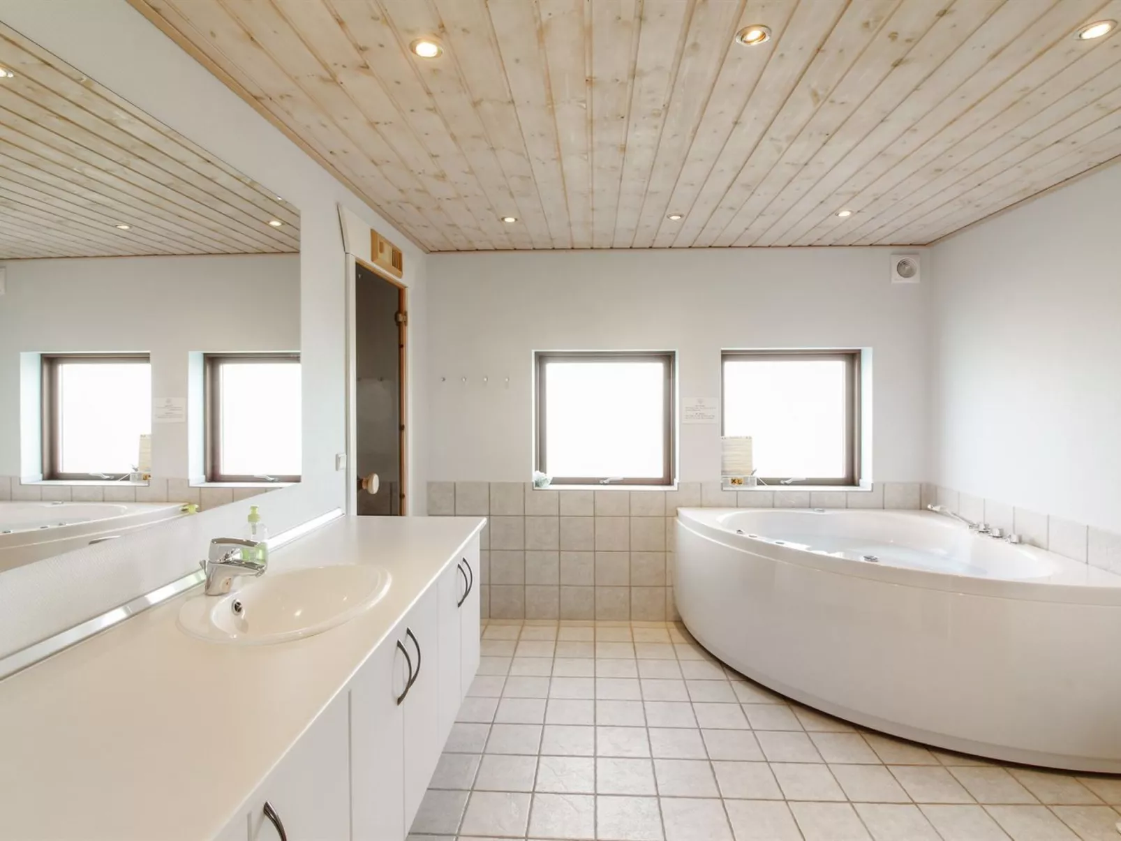 "Emma" - 976m from the sea-Inside