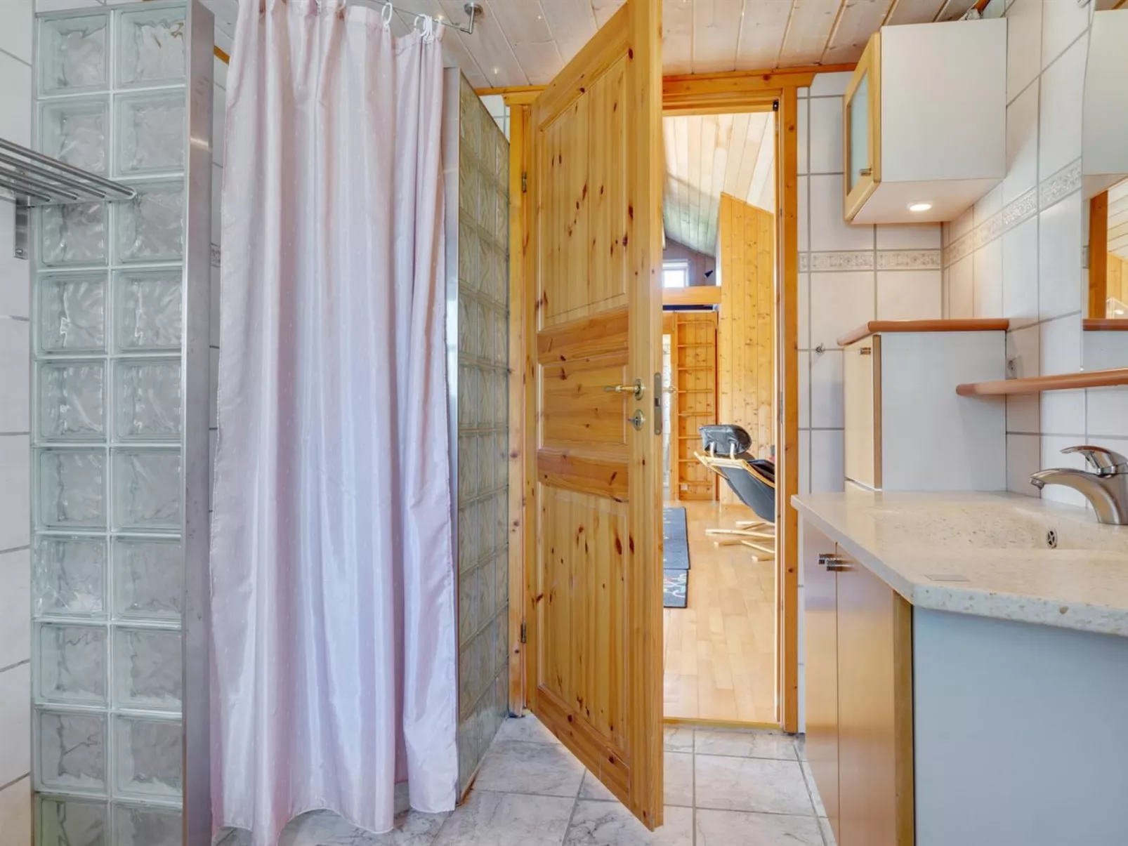 "Hæryst" - 175m from the sea-Inside