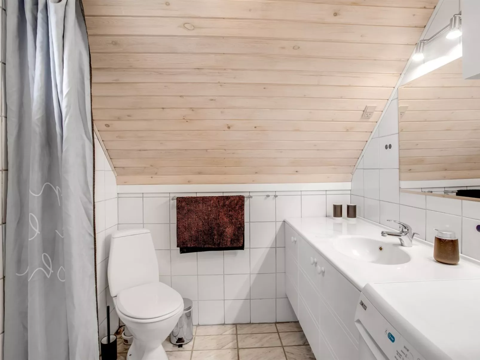 "Siouxsie" - 500m from the sea-Inside