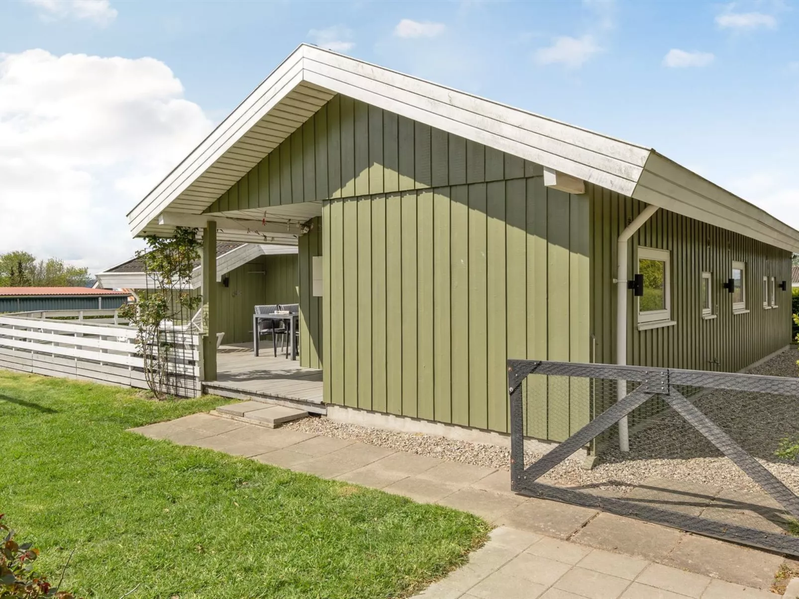 "Guldborg" - 400m to the fjord-Outside