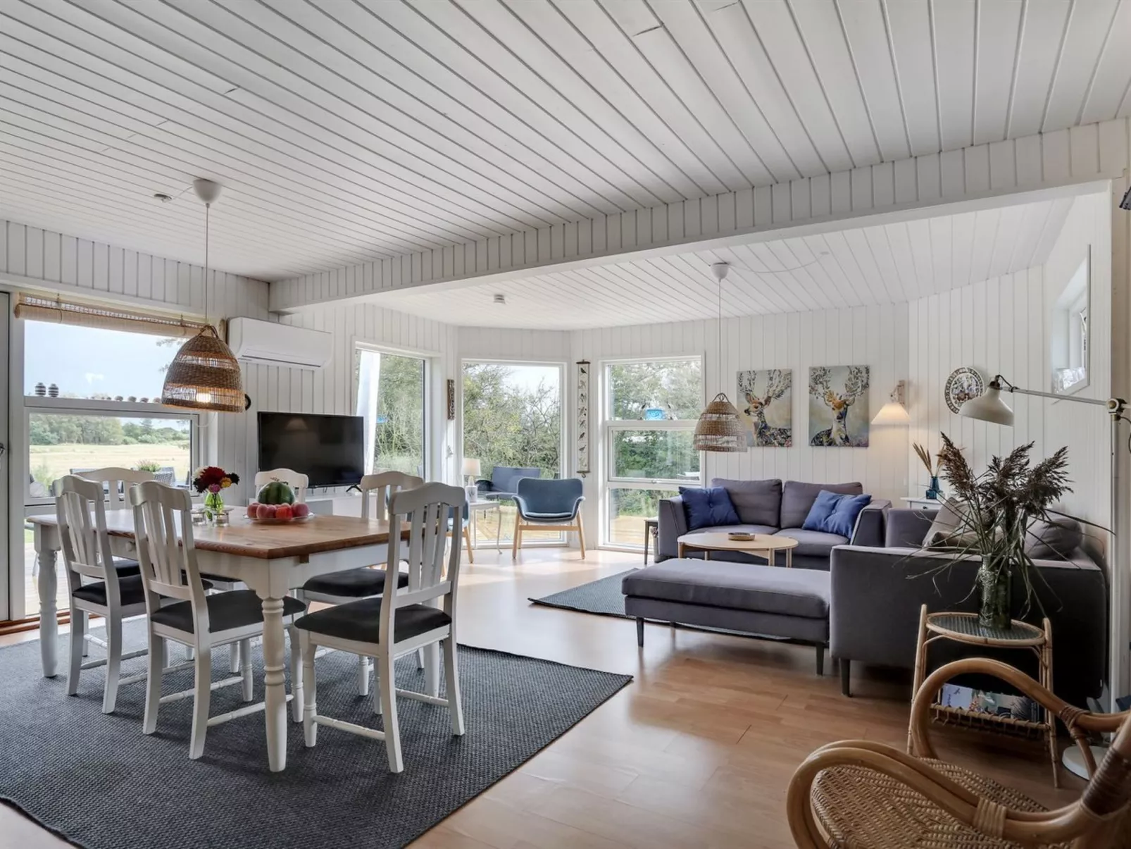 "Ika" - 600m from the sea-Drinnen