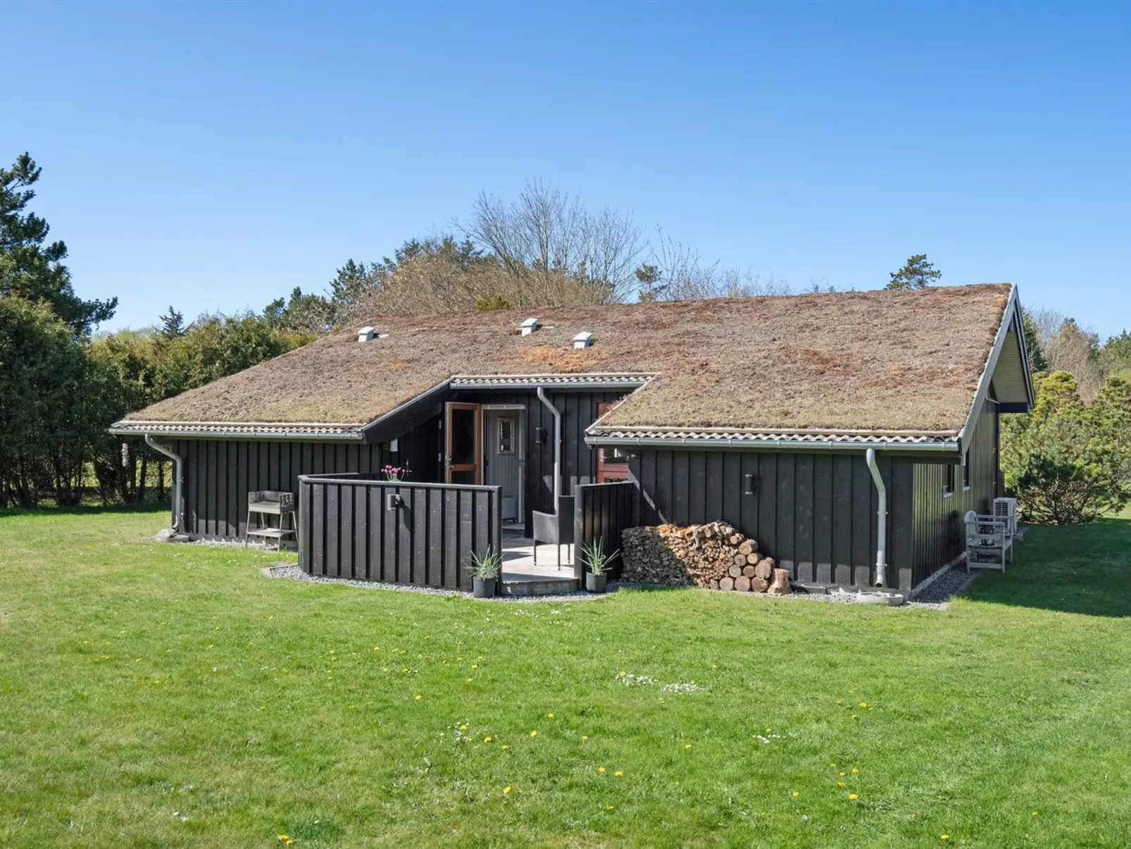 "Jelin" - 2.5km from the sea-Outside