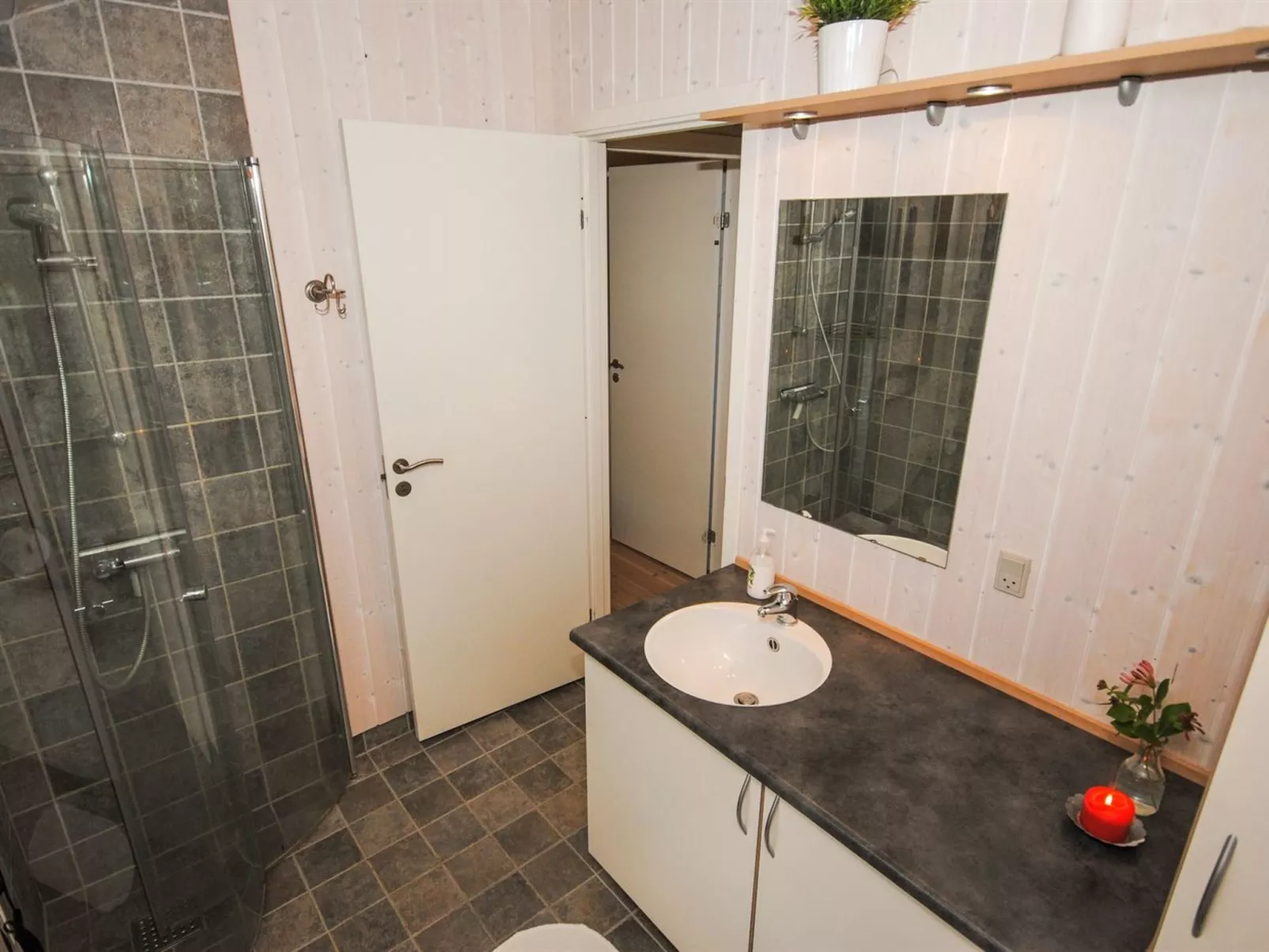 "Evelina" - 150m to the fjord-Inside