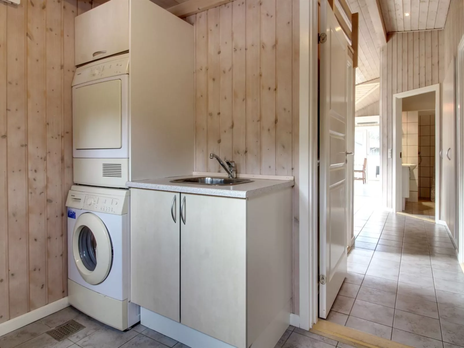 "Taisto" - 1.8km from the sea-Inside