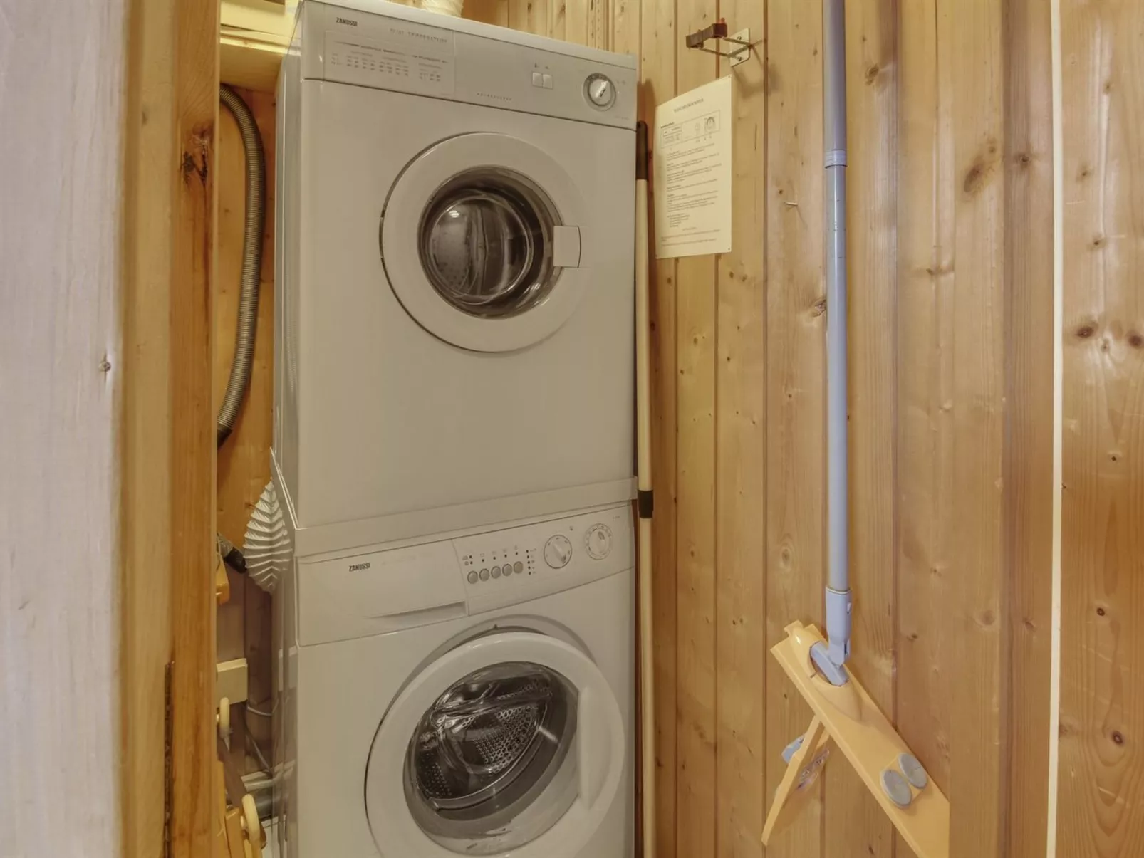 "Reidar" - 1km from the sea-Inside