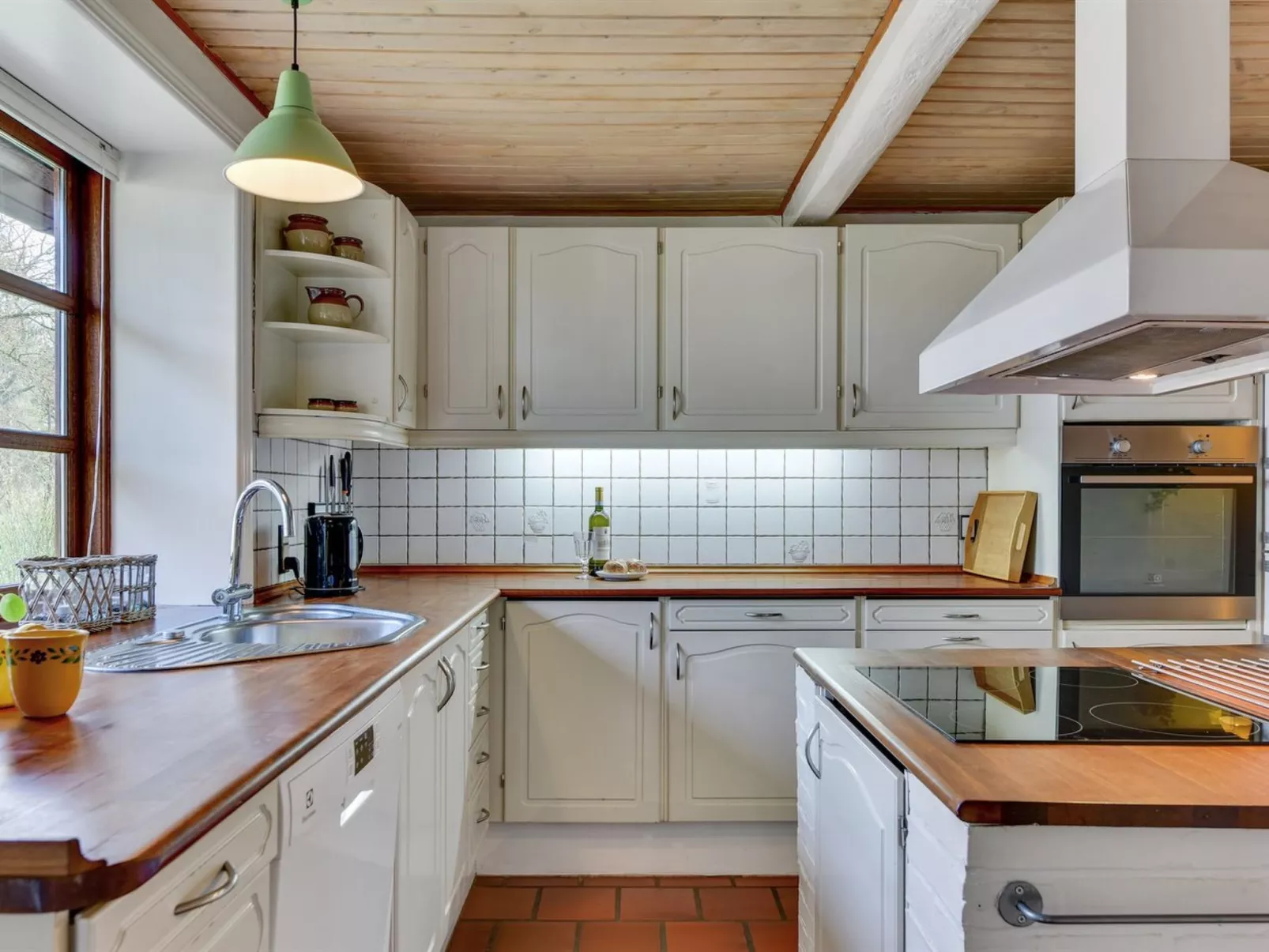 "Iiro" - 2.5km from the sea-Drinnen