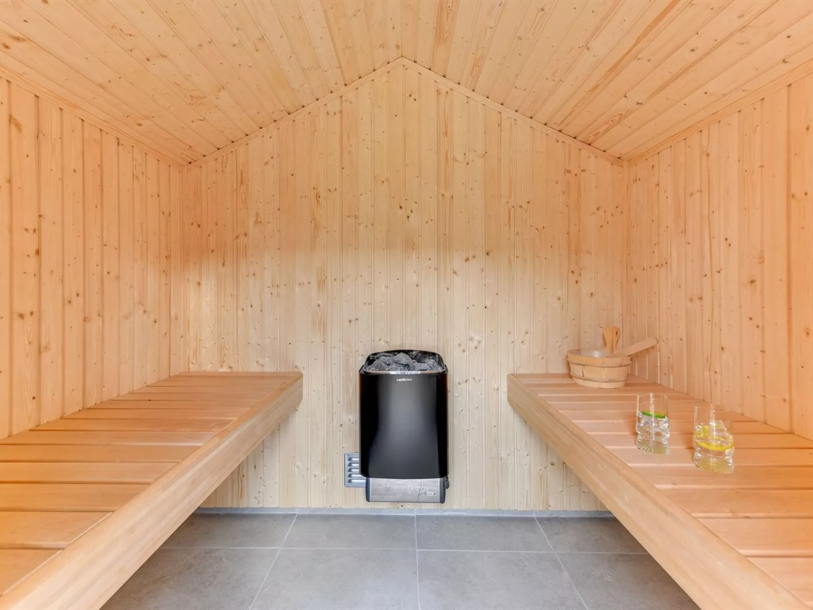 "Doreen" -  from the sea-Dedans