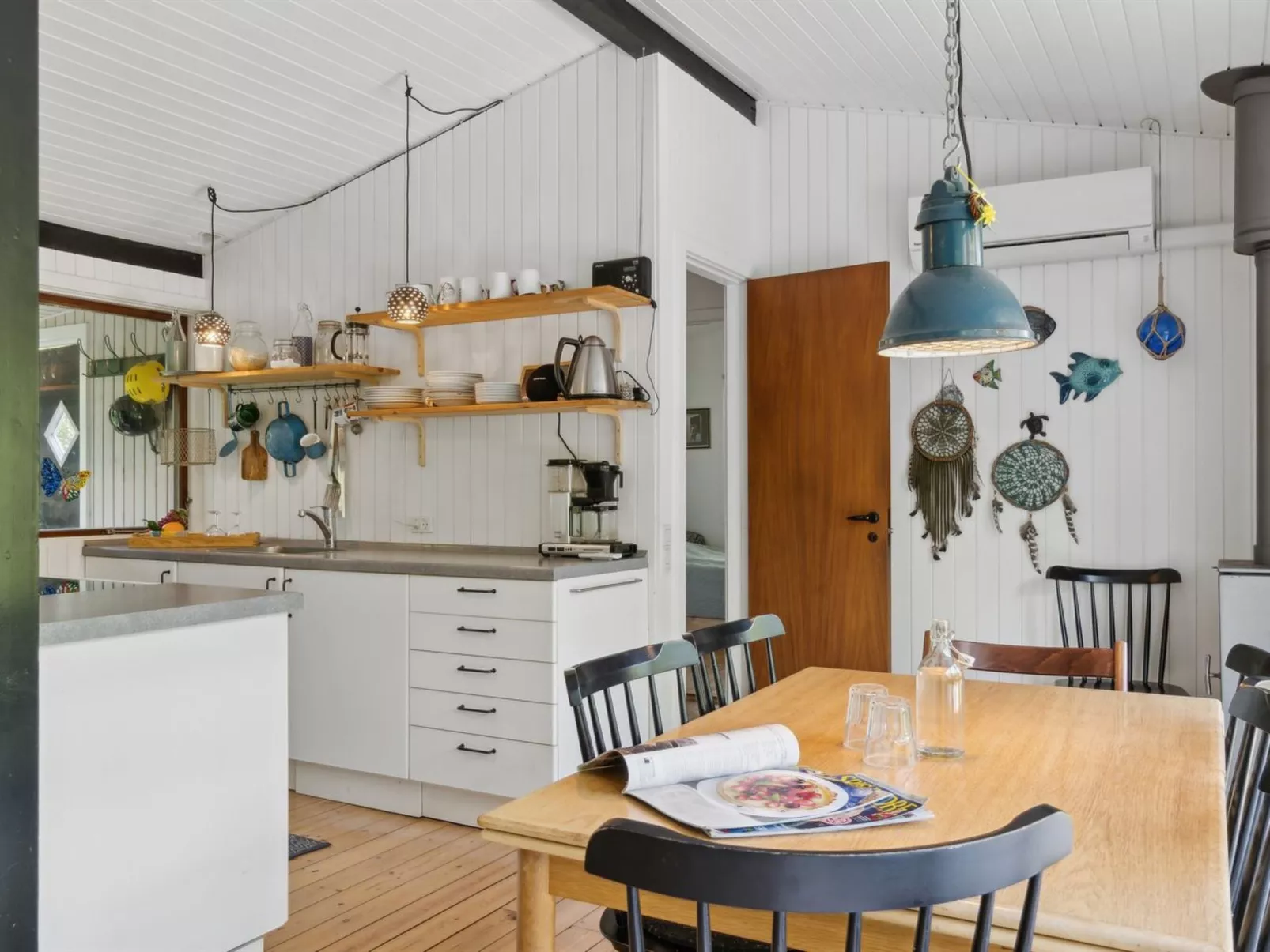 "Sarah" - 500m from the sea-Inside