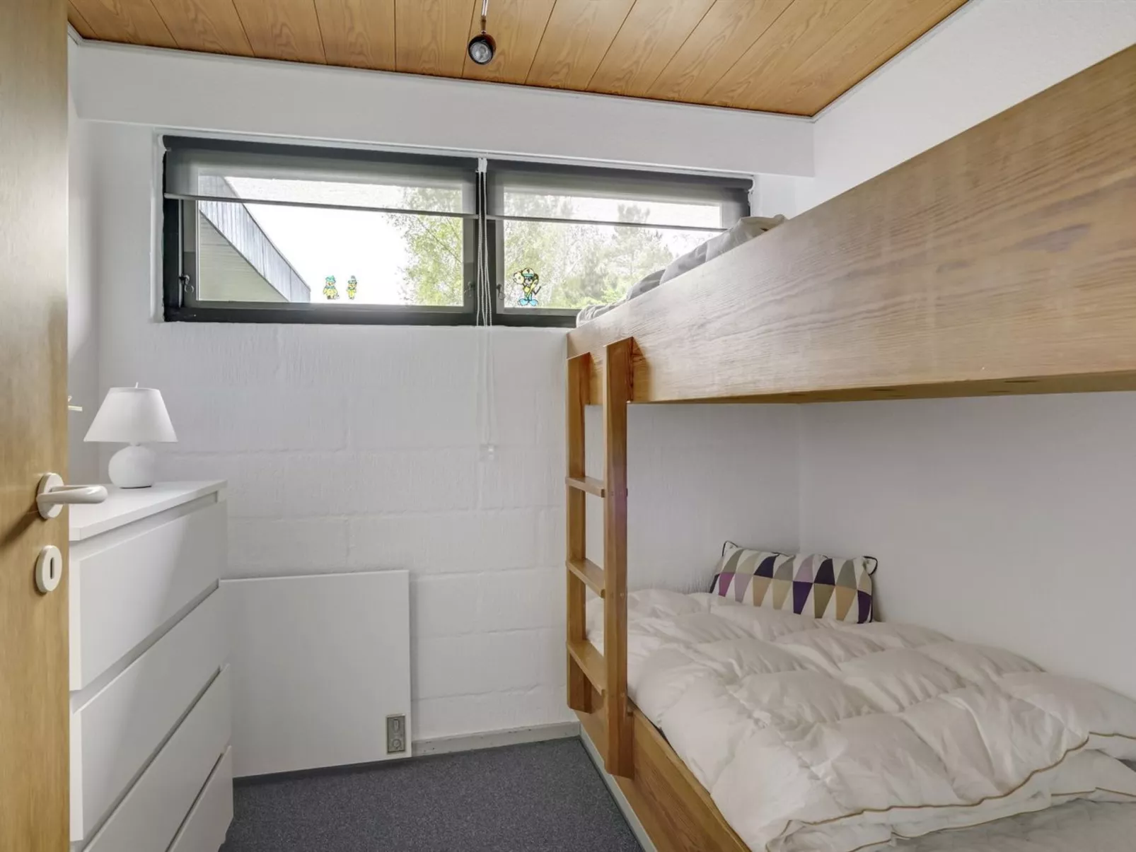 "Yak" - 350m from the sea-Drinnen