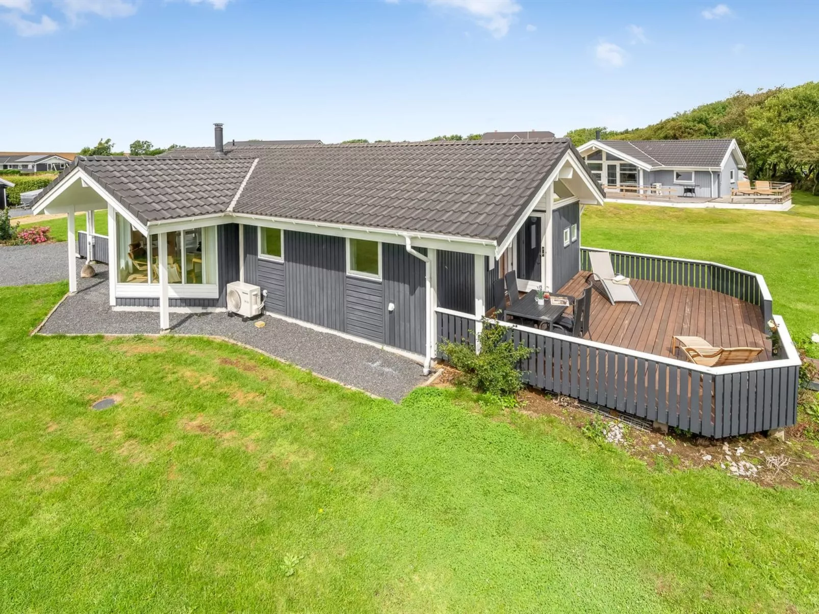 "Lucio" - 350m to the fjord-Outside