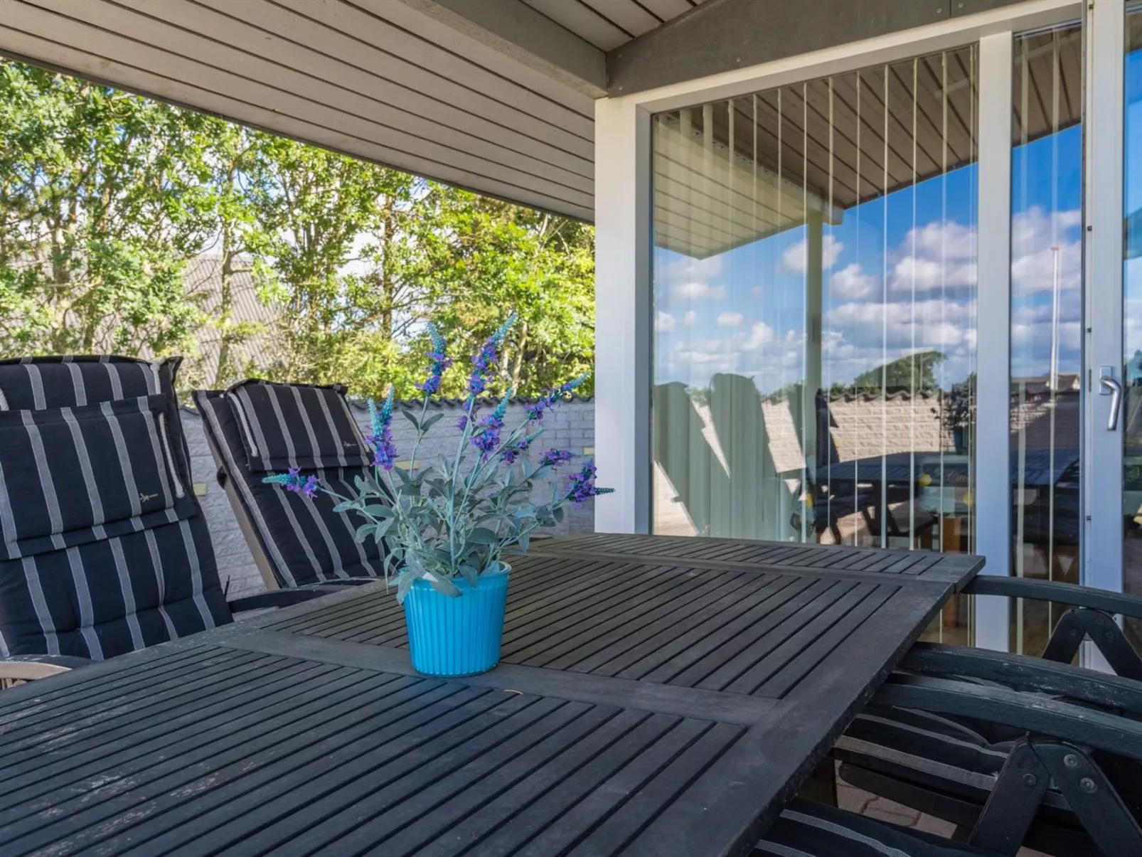 "Anselma" - 800m to the fjord - Outside