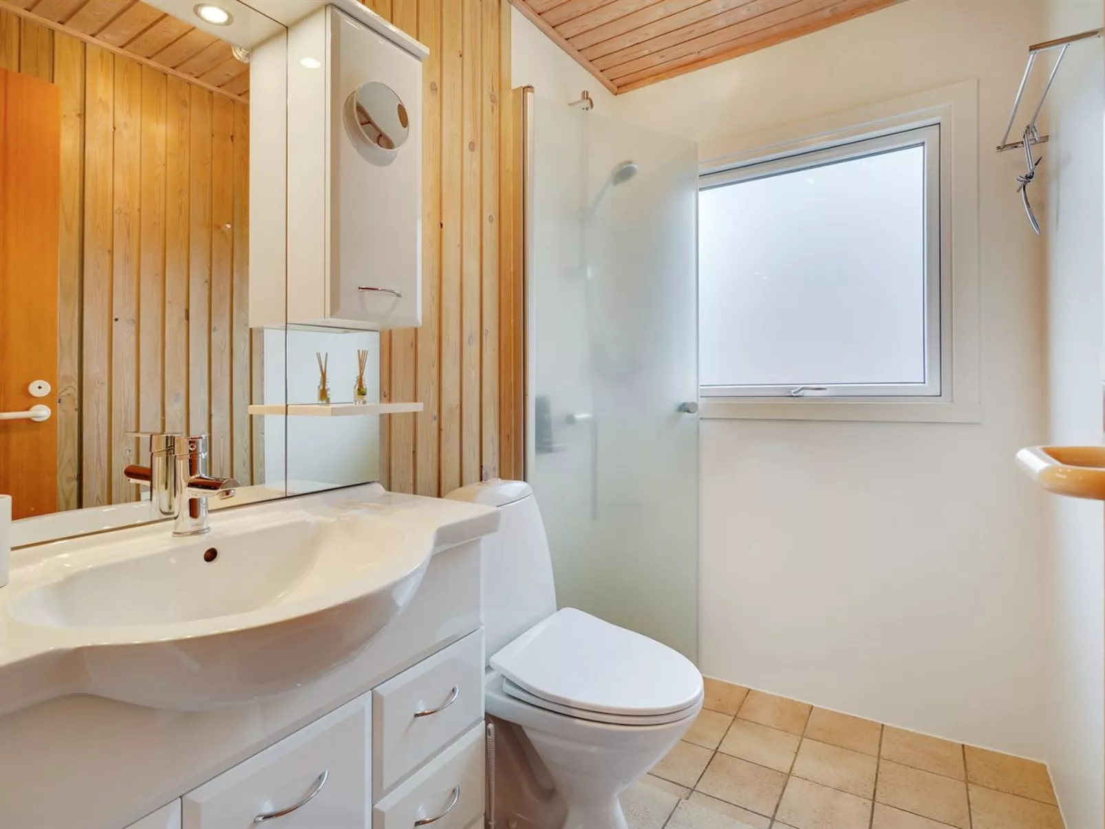 "Farthin" - 800m from the sea-Drinnen