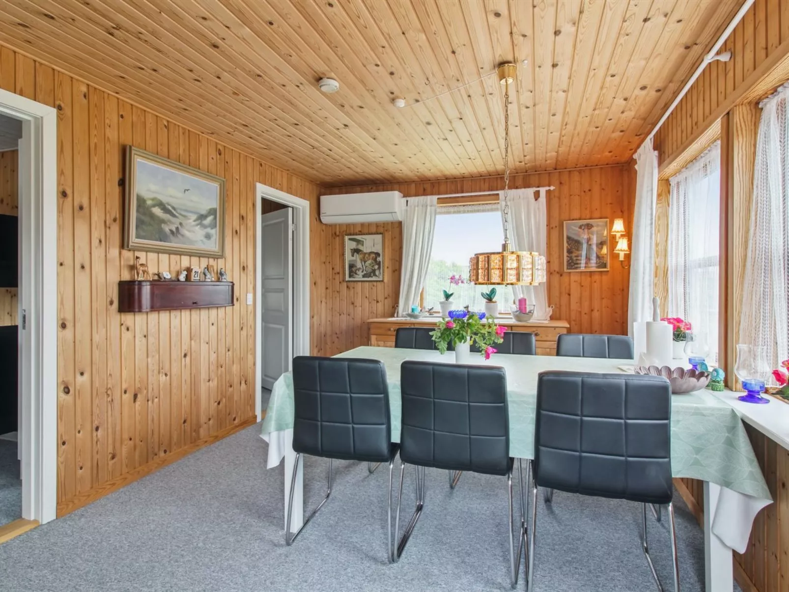 "Nore" - 350m from the sea-Inside