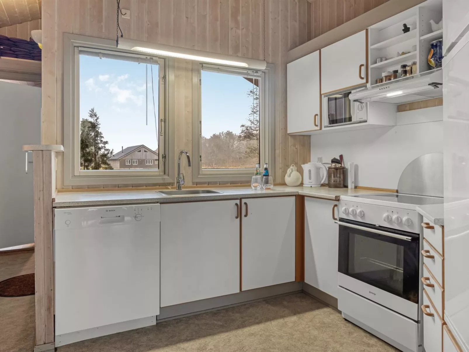 "Vivan" - 3.8km from the sea-Inside