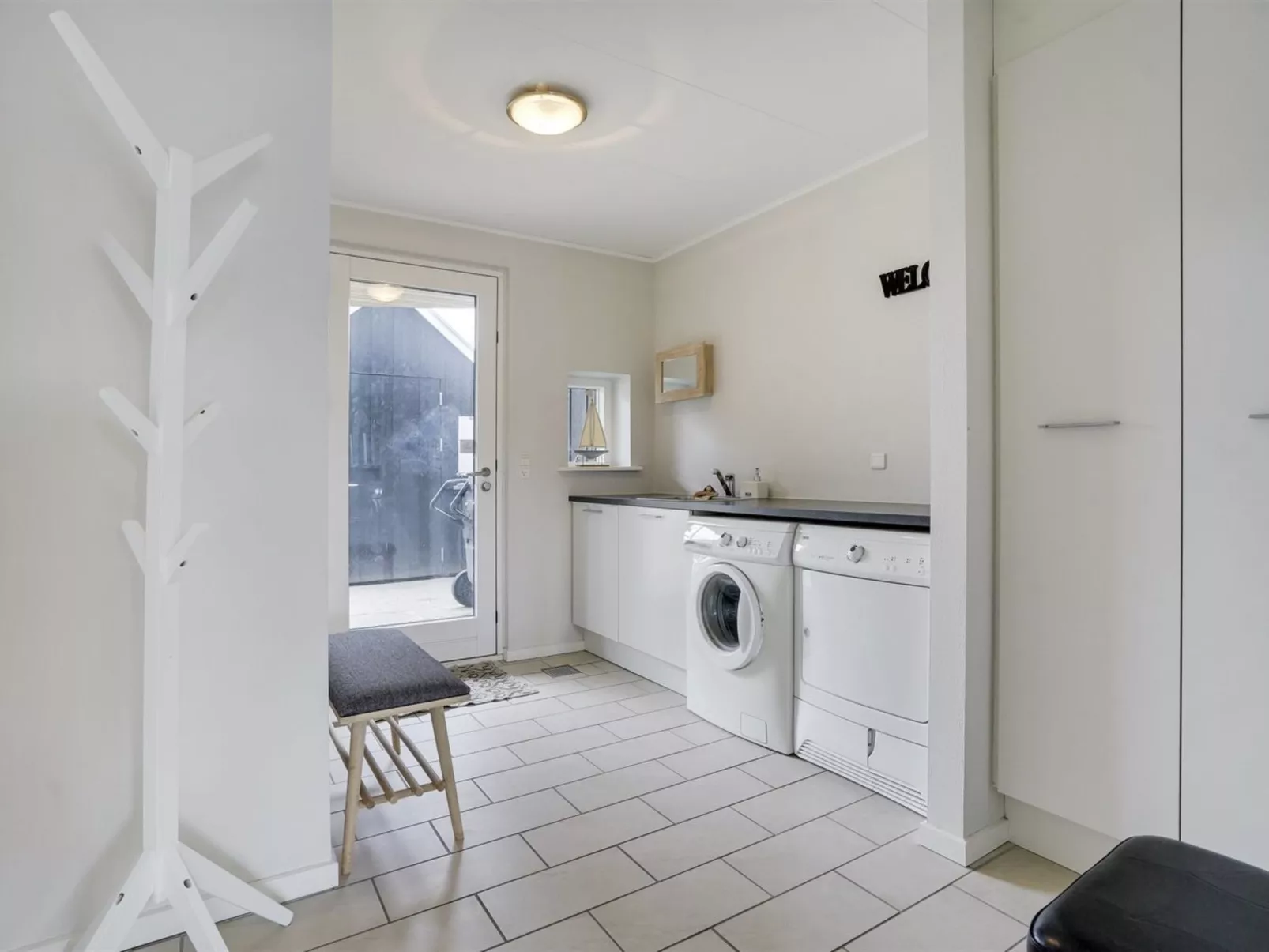 "Katharine" - 600m from the sea-Drinnen