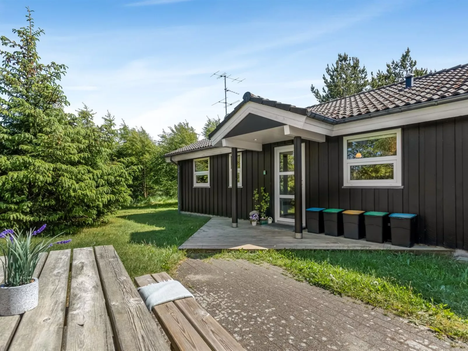 "Winder" - 1.3km from the sea-Outside