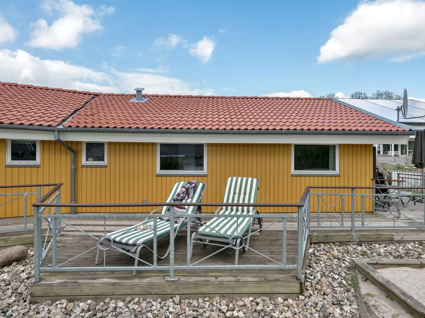 "Hjalmar" - 400m from the sea-Outside