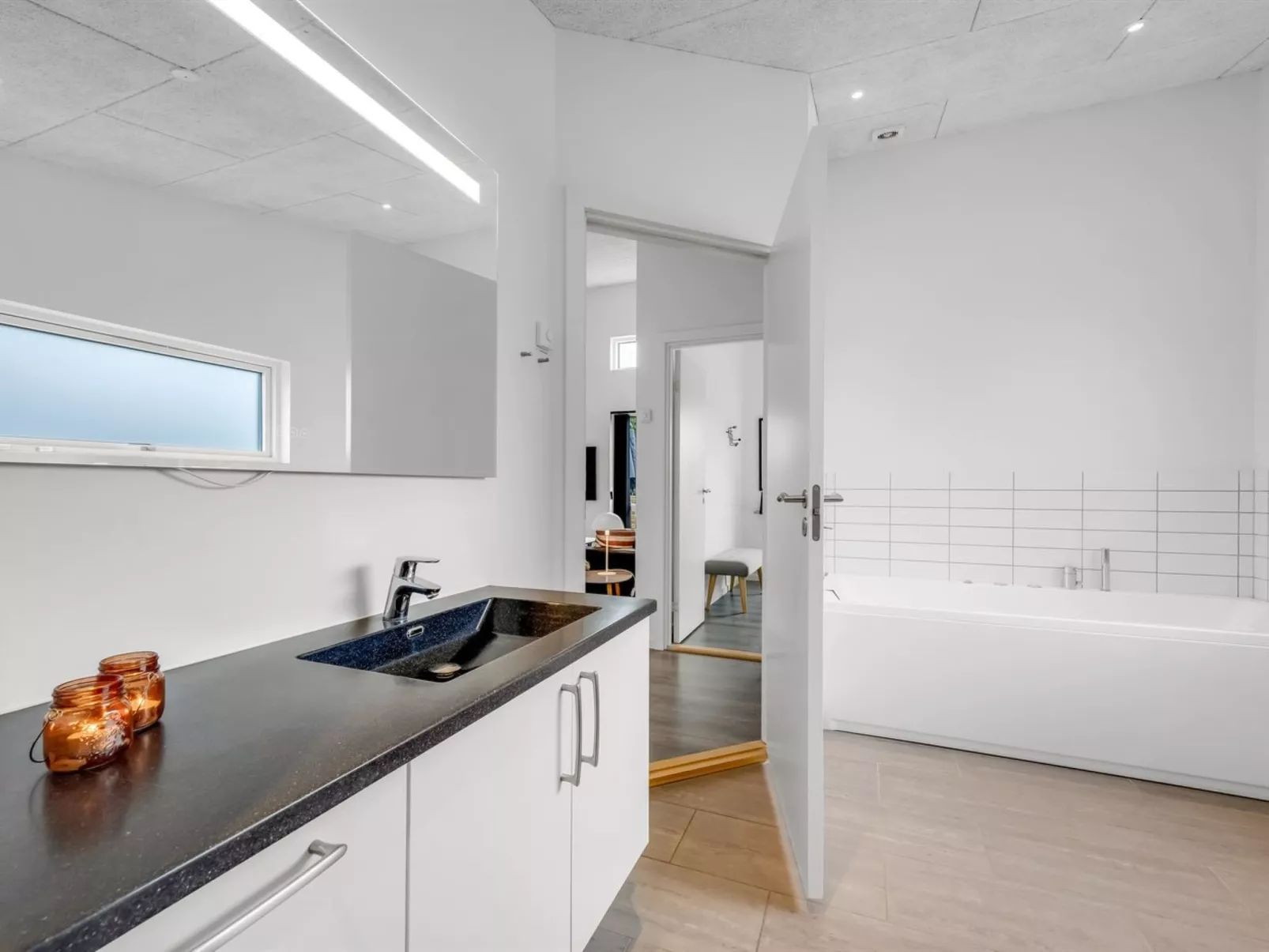 "Weike" - 950m to the fjord-Inside