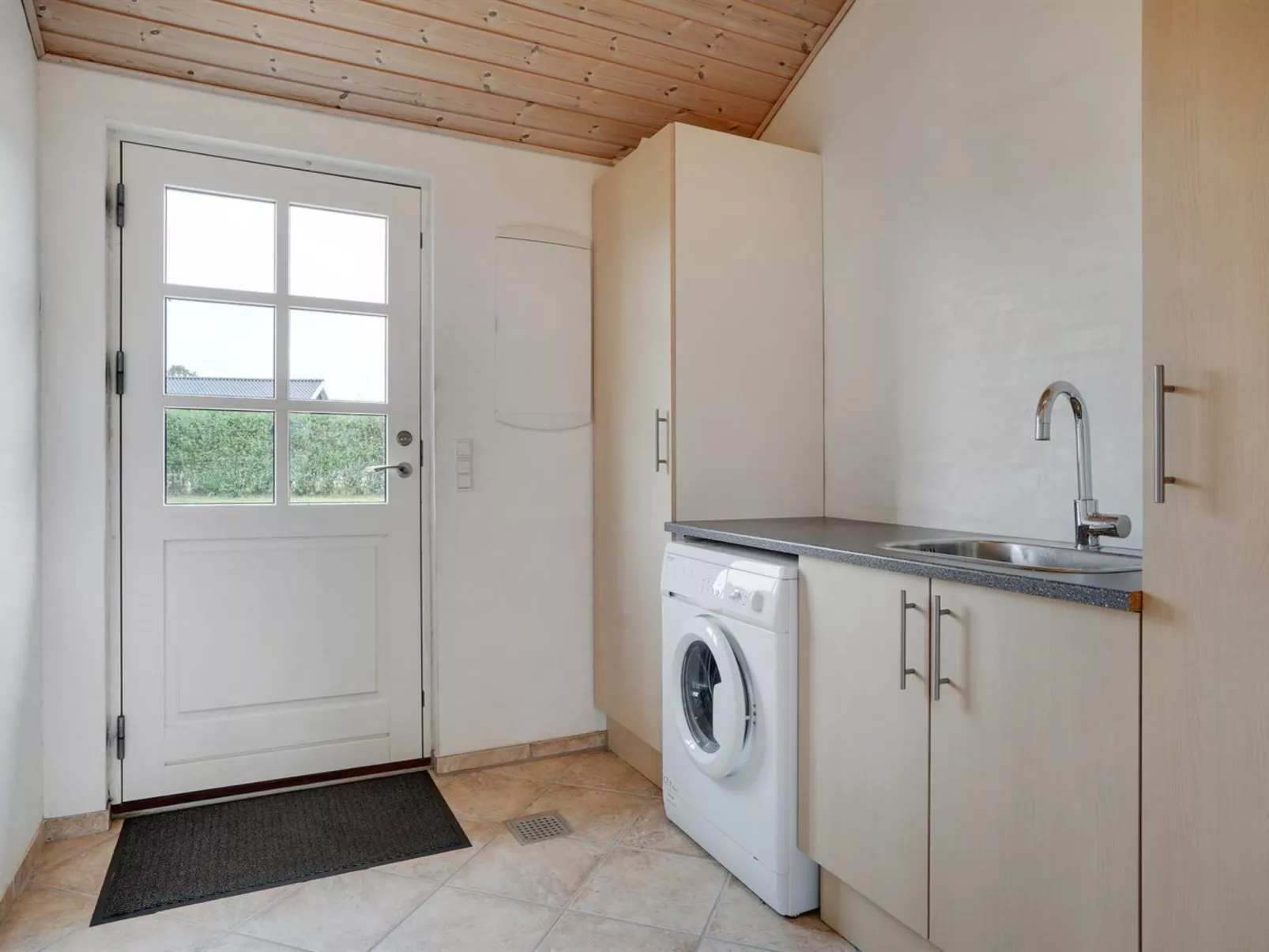 "Kimi" - 800m from the sea-Inside