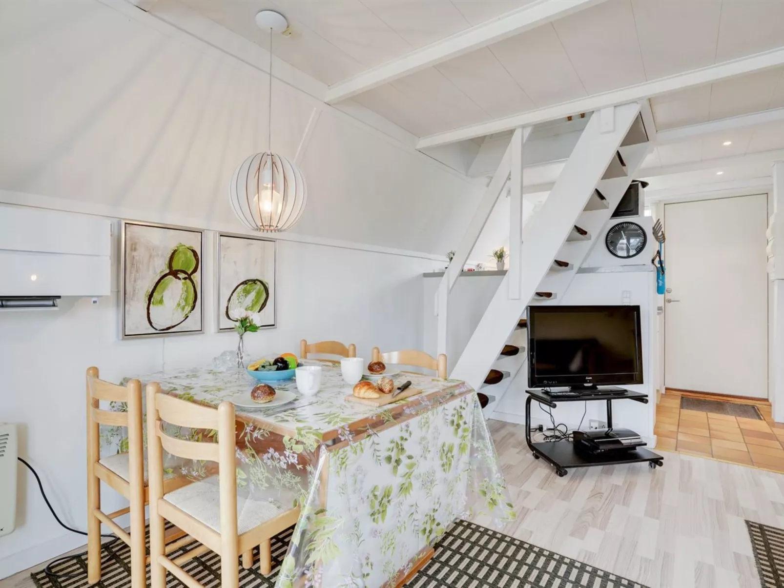 "Mijat" - 100m from the sea-Drinnen