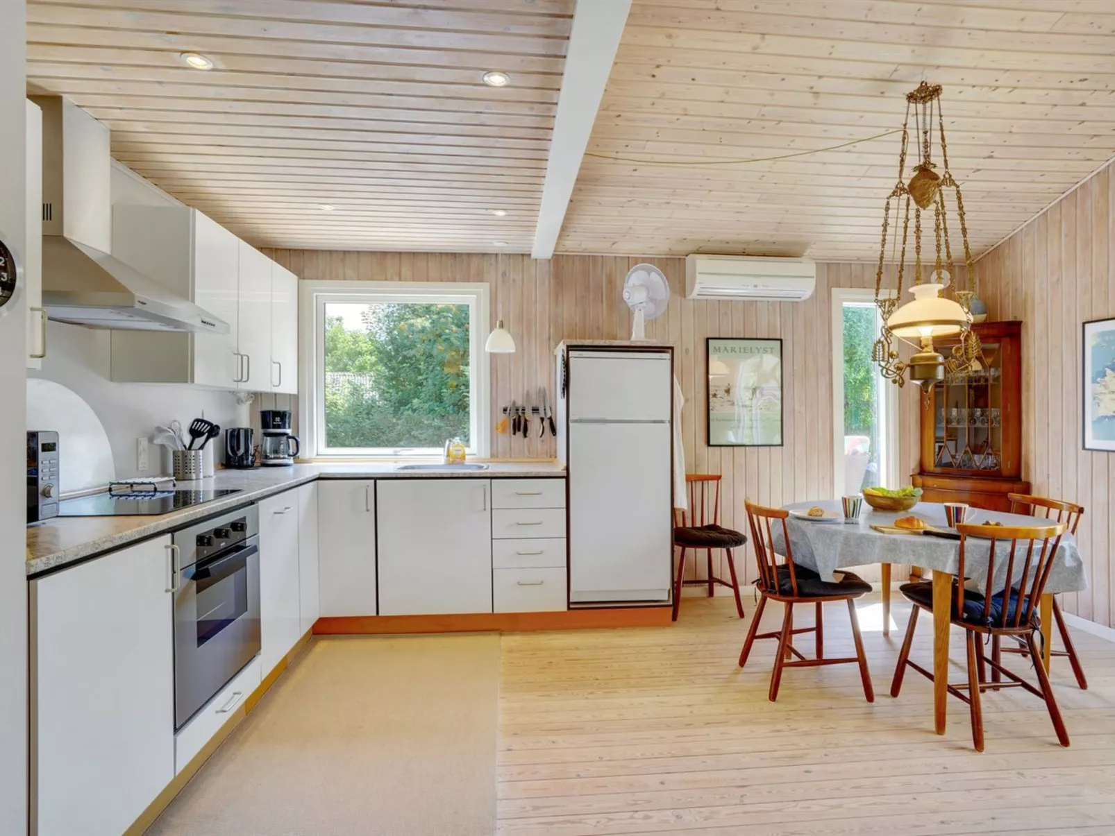 "Mile" - 260m from the sea-Inside