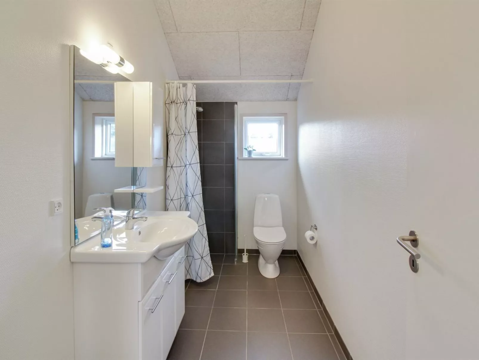 "Ethel" - 1.5km to the fjord-Drinnen