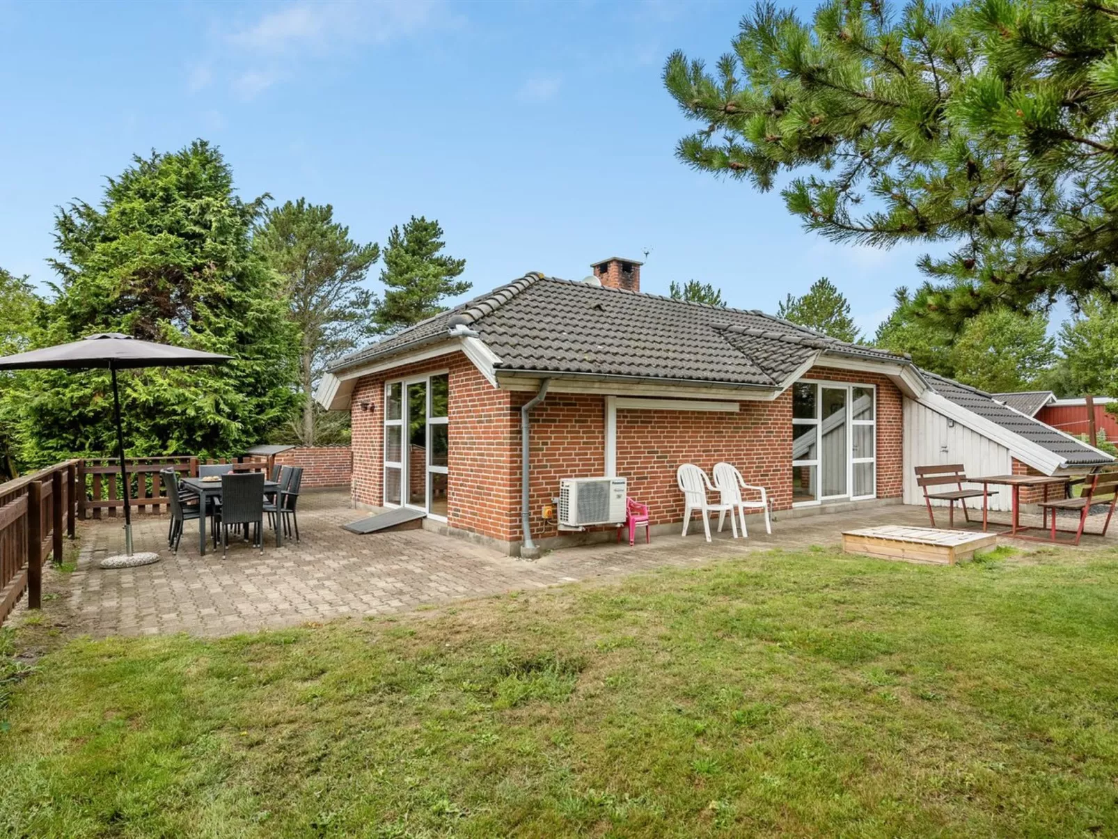 "Botulf" - 3.8km from the sea-Outside