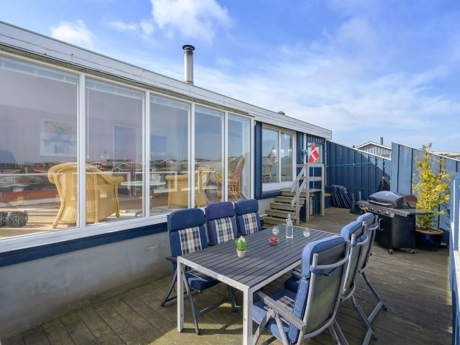 "Rajna" - 95m to the fjord-Outside