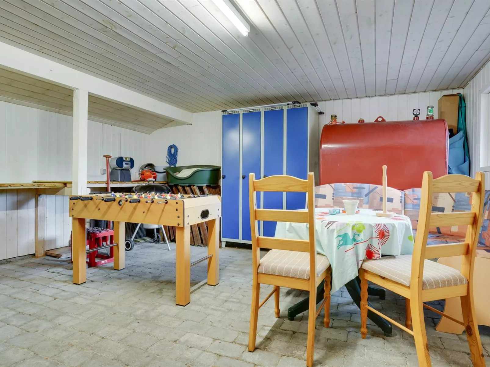 "Philip" - 2km from the sea-Inside