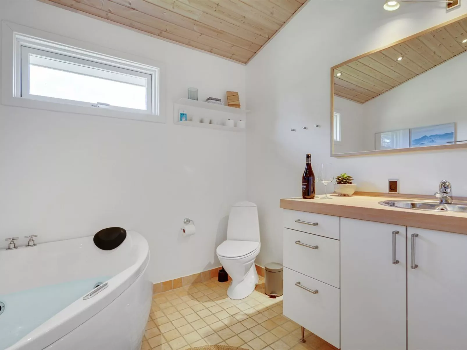 "Veiko" - 1.2km from the sea-Dedans