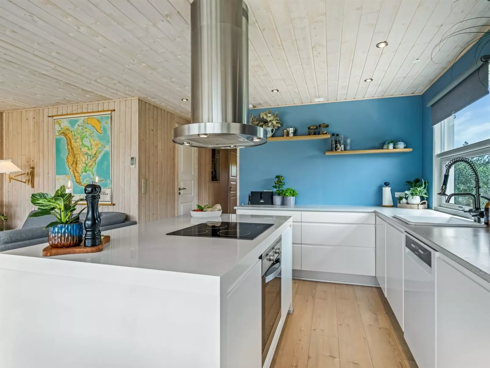 "Ingiald" - 600m from the sea-Drinnen