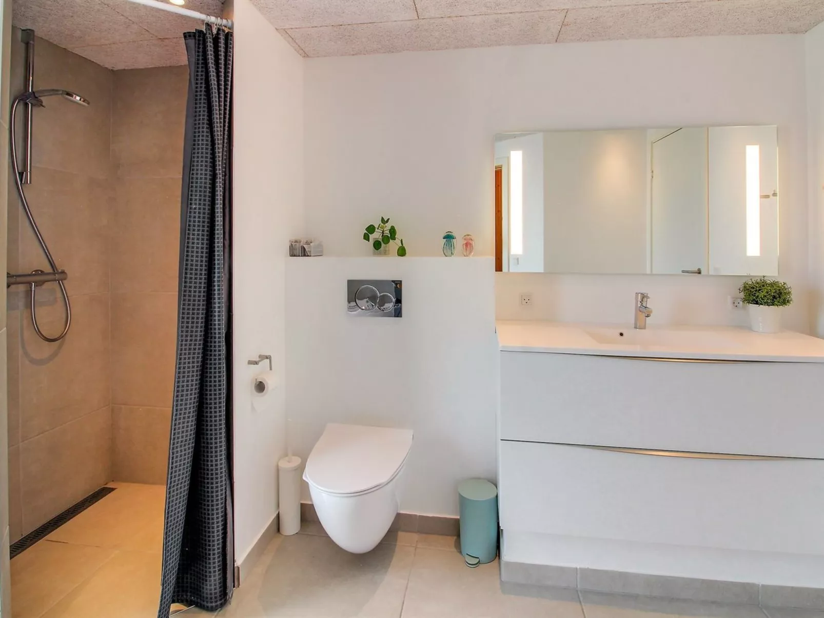 "Thorfin" - 200m from the sea-Inside