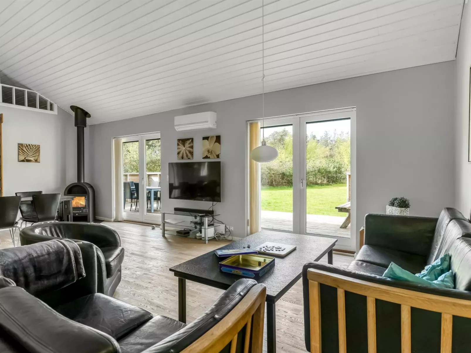 "Ellie" - 300m from the sea-Dedans