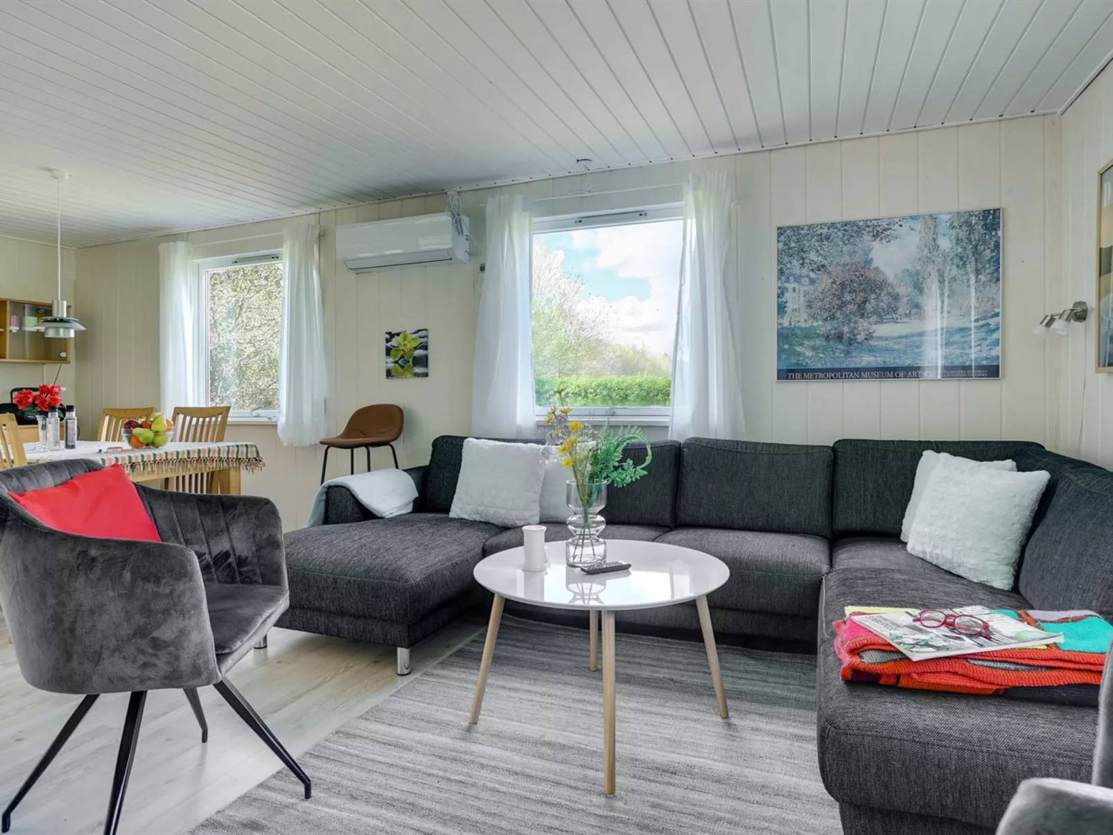 "Akira" - 500m to the fjord-Drinnen