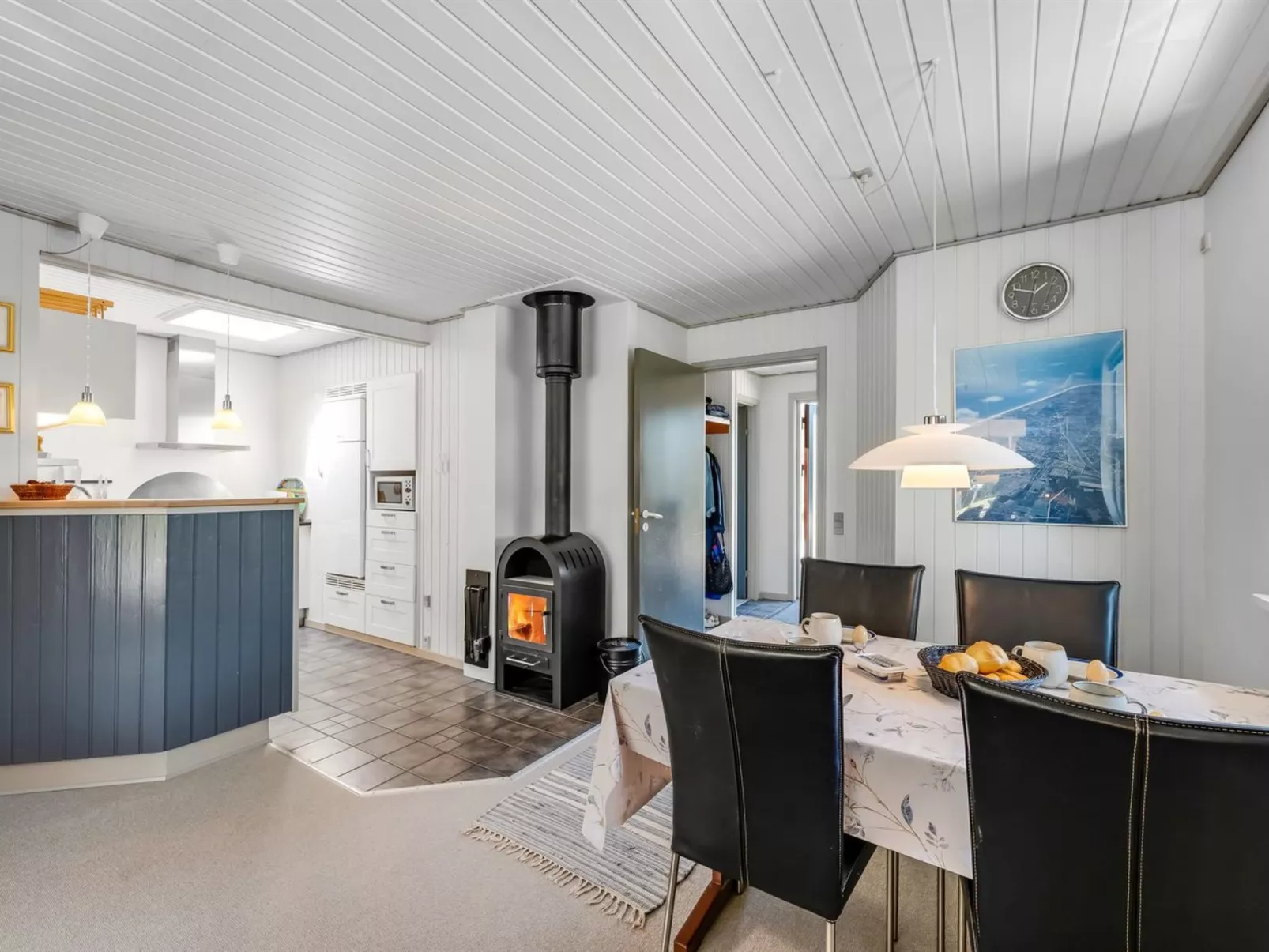 "Skakke" - 900m from the sea-Drinnen