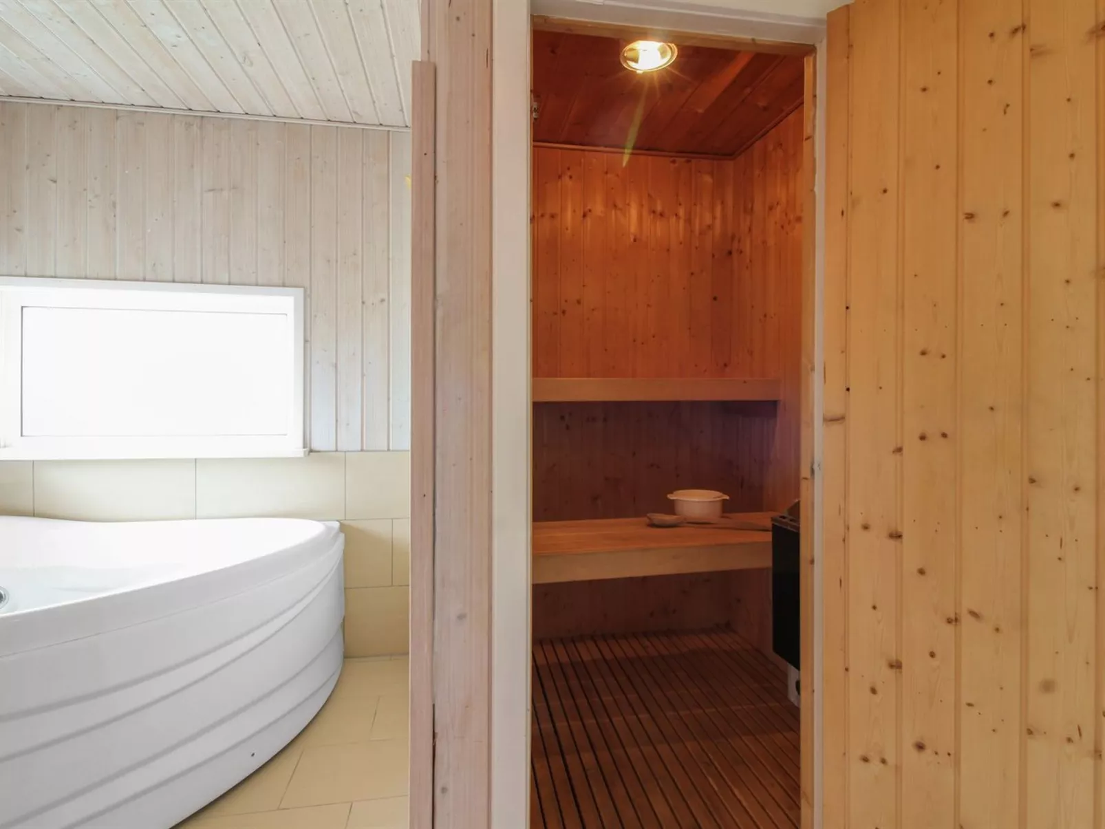 "Mette" - 98m from the sea-Inside